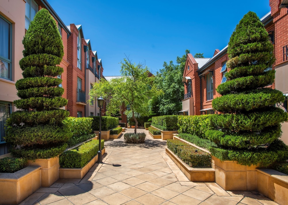 Courtyard, Majestic Old Lion Apartments