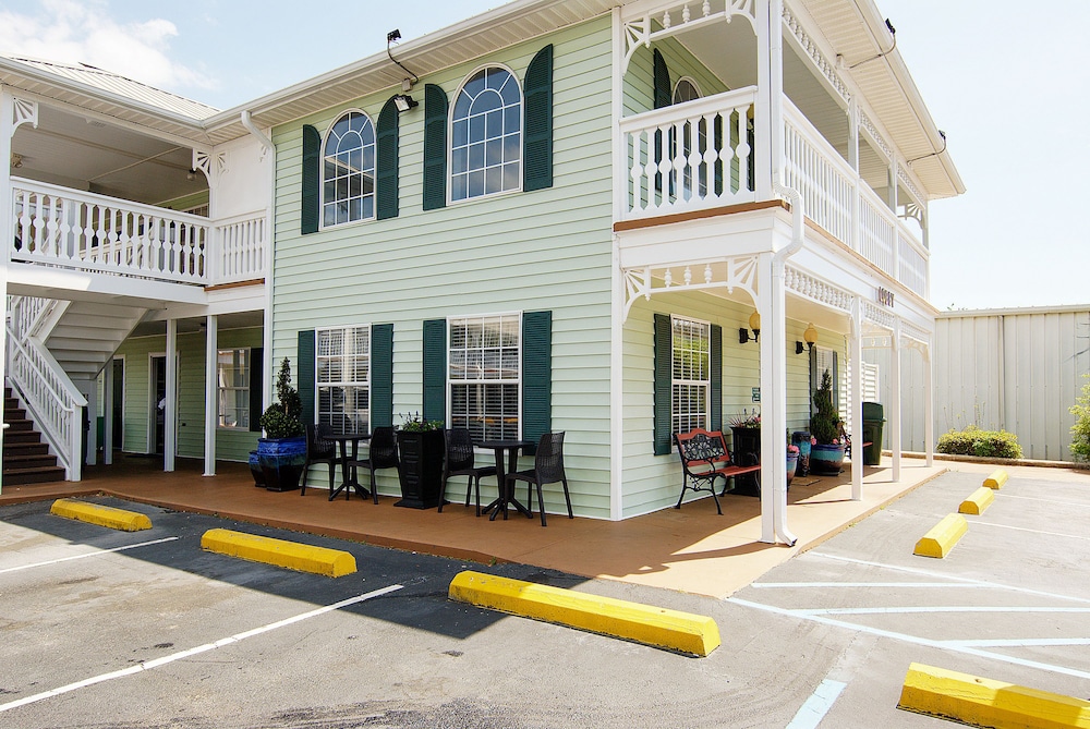 Front of property, Key West Inn Fairhope Al