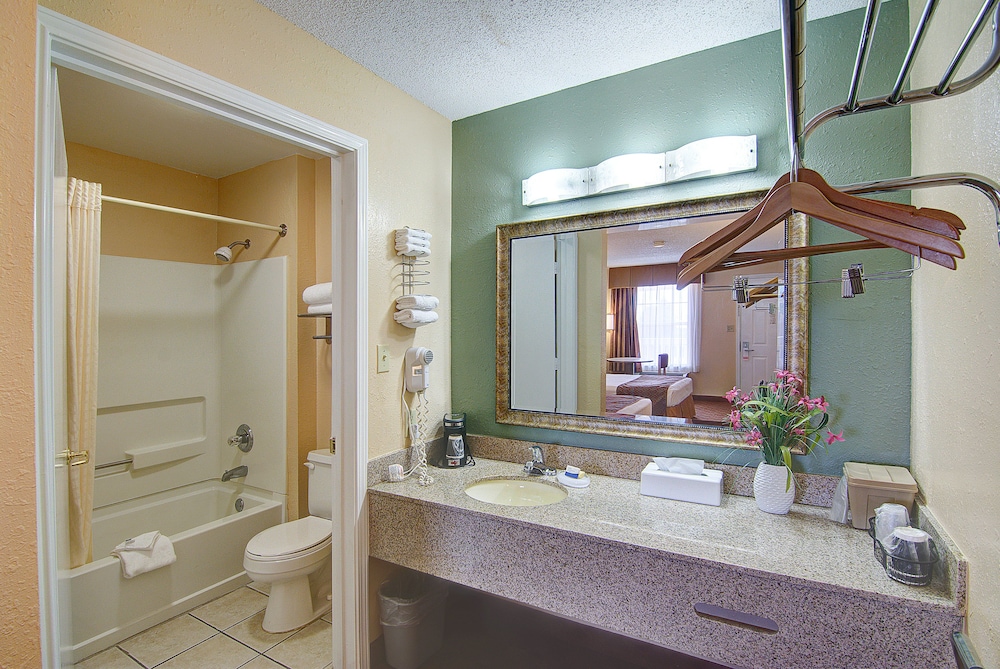 Bathroom, Key West Inn Fairhope Al