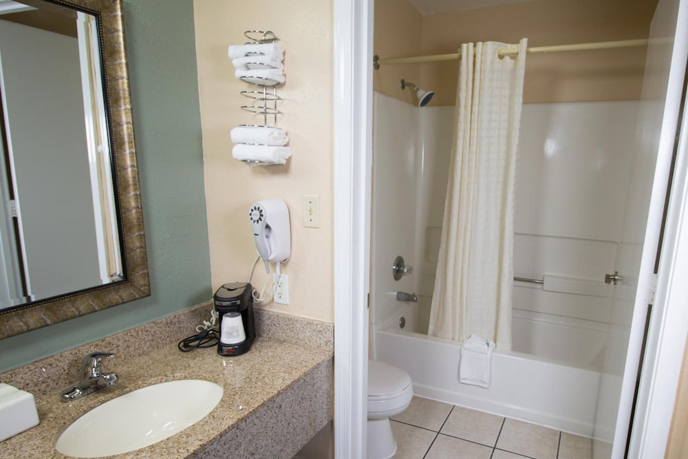 Bathroom, Key West Inn Fairhope Al