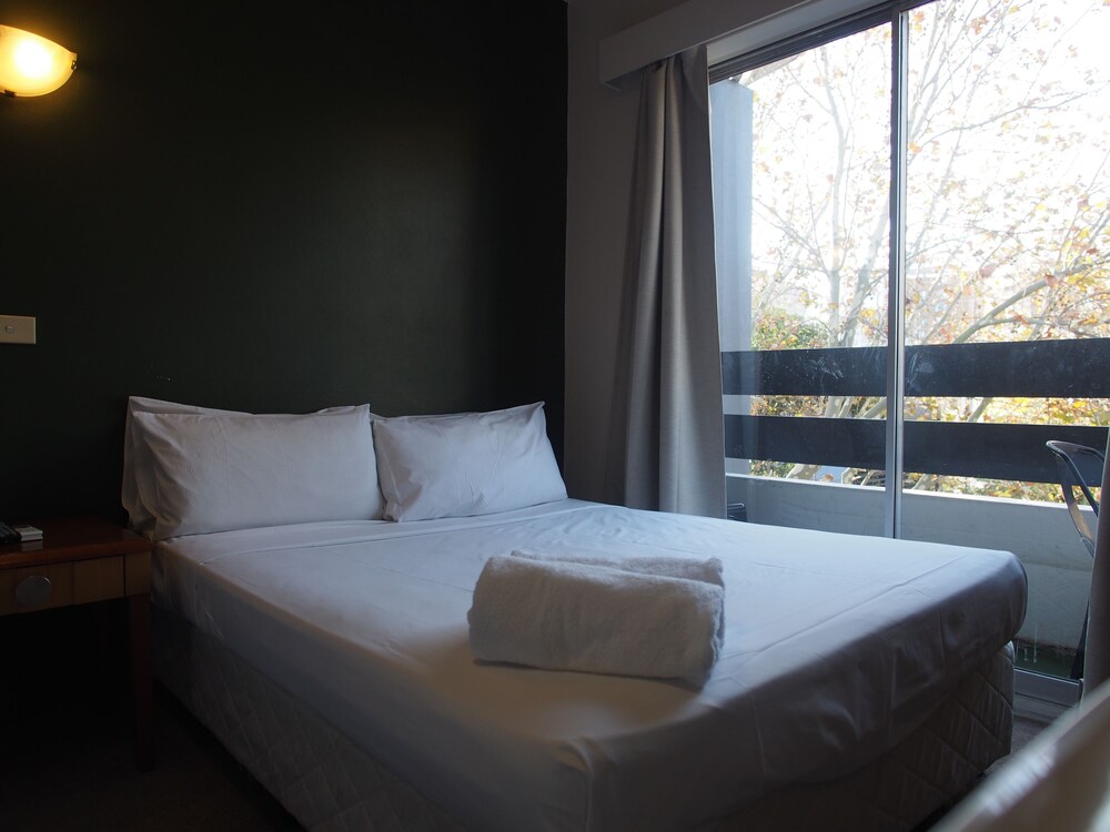 City Crown Motel