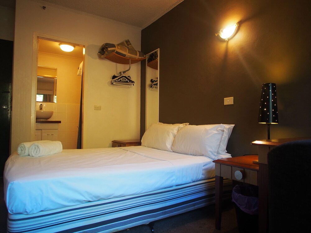City Crown Motel