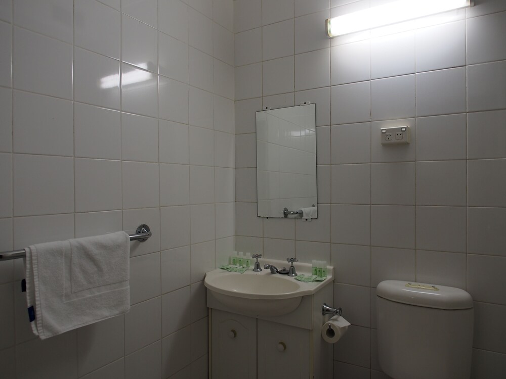 Bathroom, City Crown Motel