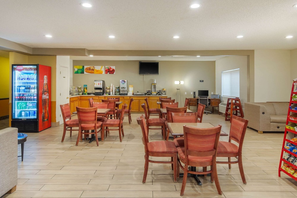 Quality Inn & Suites Lakewood - Denver Southwest