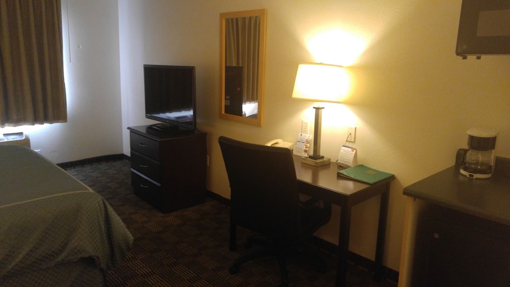 Quality Inn & Suites Lakewood - Denver Southwest