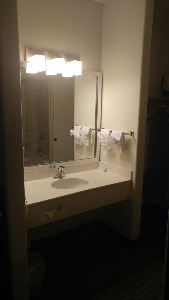 Quality Inn & Suites Lakewood - Denver Southwest