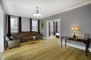 Suite, 1 King Bed (Queen Anne) | Down comforters, pillowtop beds, blackout drapes, iron/ironing board