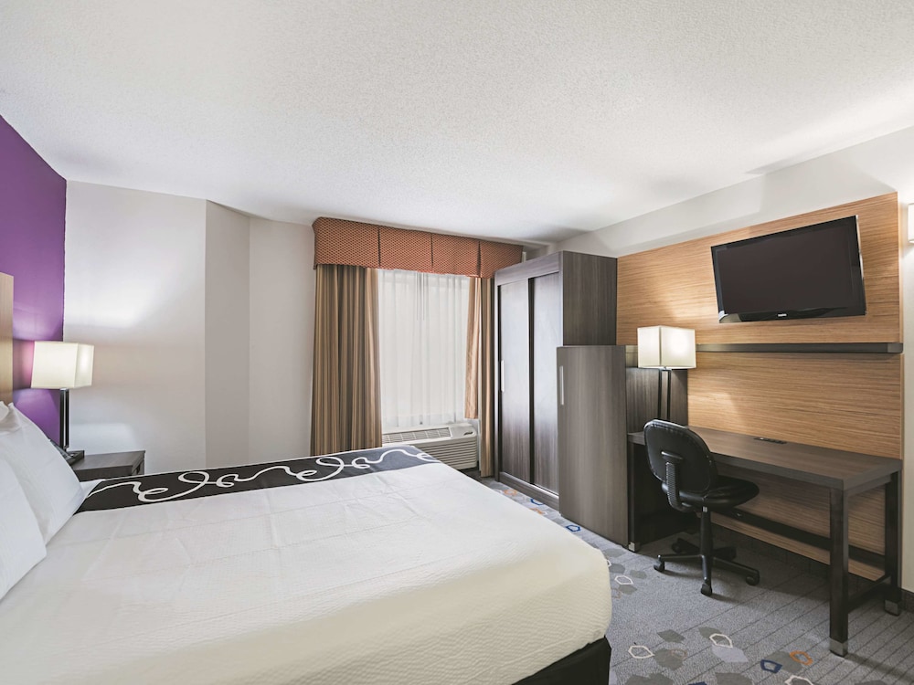 La Quinta Inn & Suites by Wyndham Minneapolis Northwest