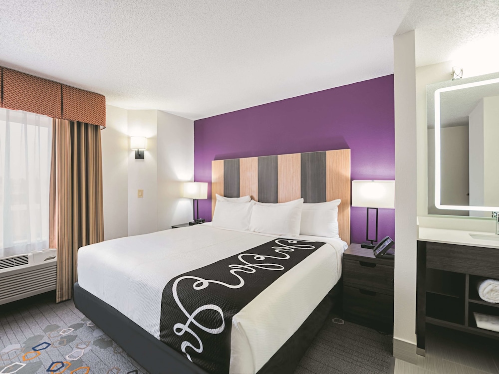 La Quinta Inn & Suites by Wyndham Minneapolis Northwest