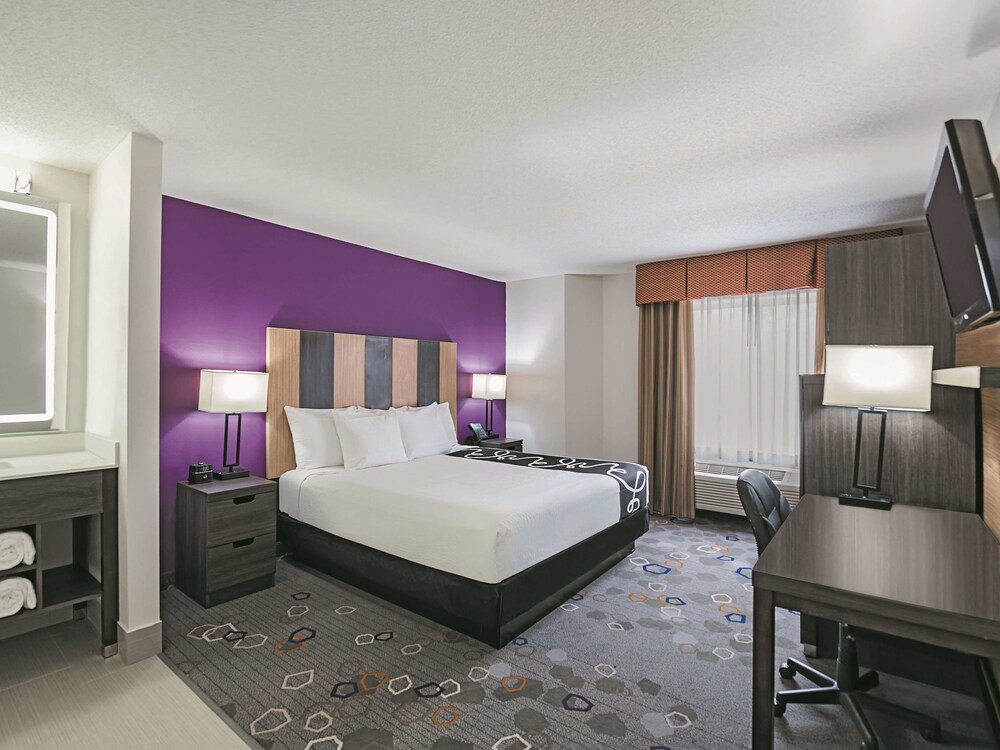 La Quinta Inn & Suites by Wyndham Minneapolis Northwest