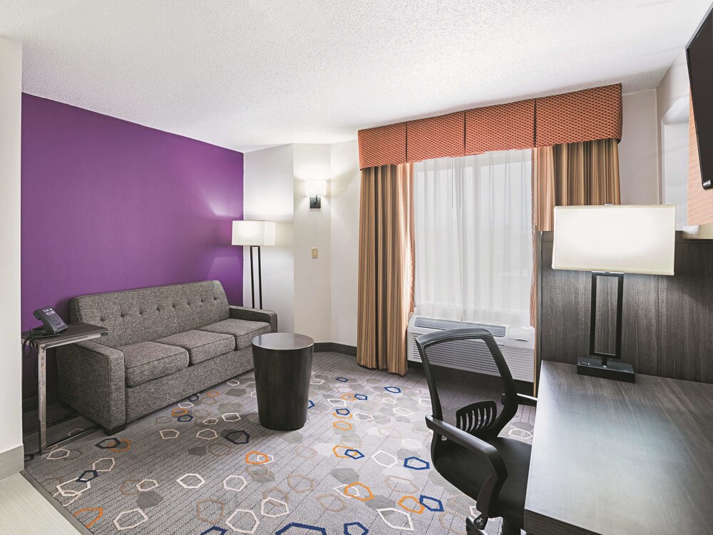 La Quinta Inn & Suites by Wyndham Minneapolis Northwest