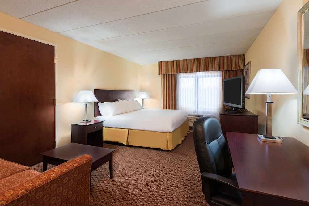 Holiday Inn Express Richmond Airport, an IHG Hotel