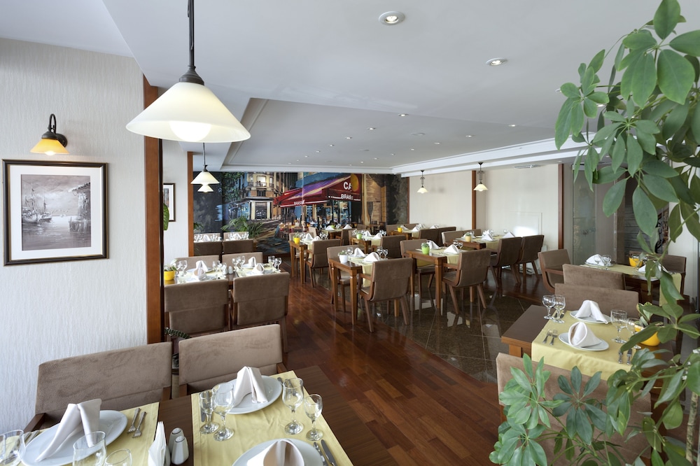 Black Bird Hotel