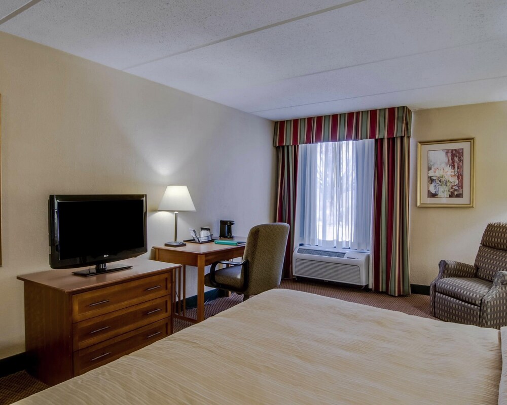 Room, Quality Inn