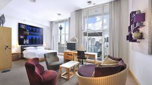 Minibar, in-room safe, free WiFi