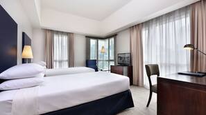 Minibar, in-room safe, free WiFi