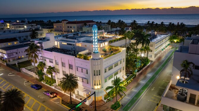 hotels on collins avenue