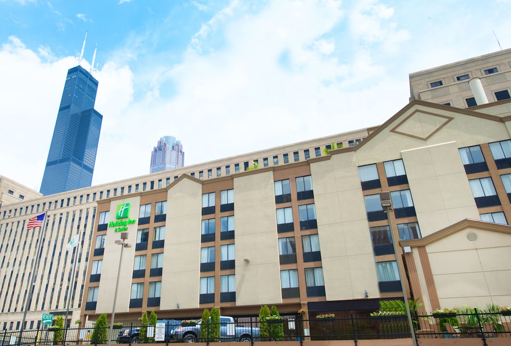 Holiday Inn & Suites Chicago - Downtown, an IHG Hotel