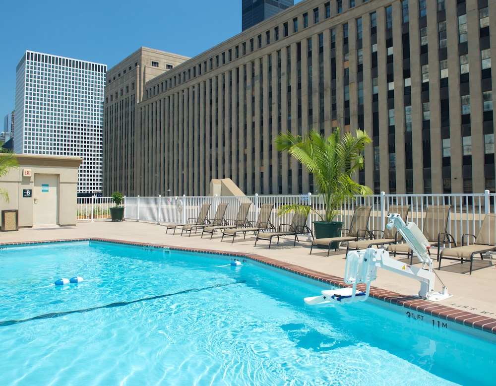 Holiday Inn & Suites Chicago - Downtown, an IHG Hotel