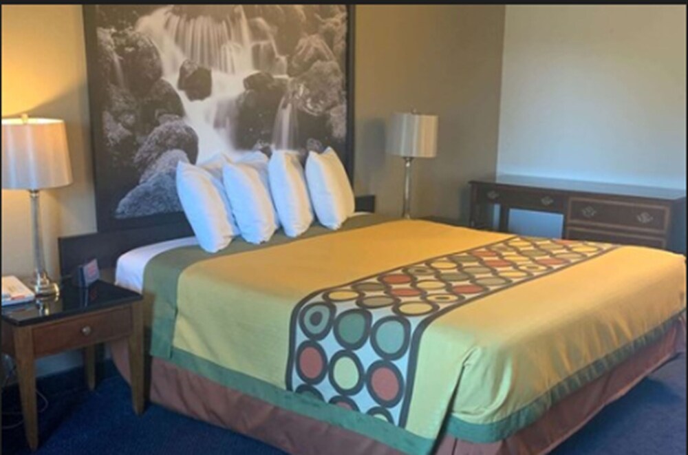 Room, Super 8 by Wyndham SeaTac Airport