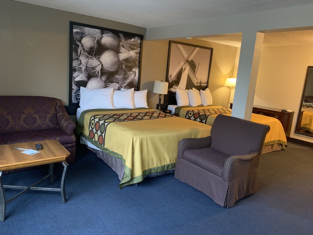 Room, Super 8 by Wyndham SeaTac Airport