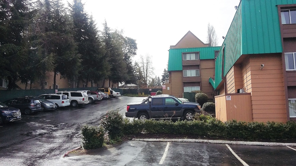 Parking, Super 8 by Wyndham SeaTac Airport