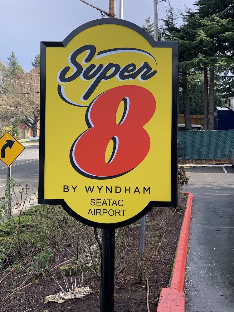 Front of property, Super 8 by Wyndham SeaTac Airport