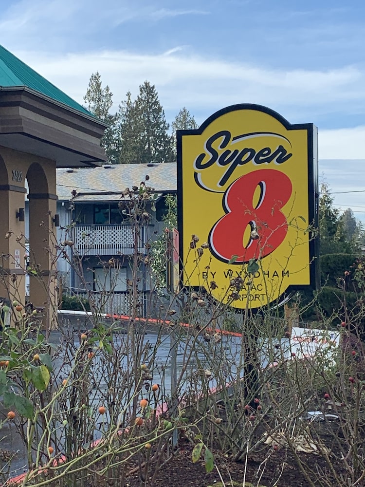 Super 8 by Wyndham SeaTac Airport