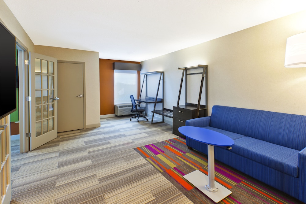 Holiday Inn Express Hotel & Suites Chicago-Midway Airport, an IHG Hotel ...