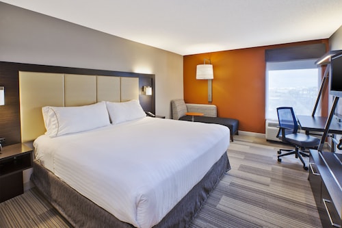 Midway Intl Hotels Find Hotel Deals Reviews On Orbitz Holiday Inn Express Hotel Suites Chicago Midway Airport
