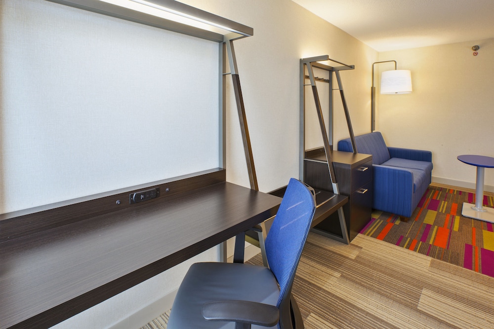 Holiday Inn Express Hotel & Suites Chicago-Midway Airport, an IHG Hotel