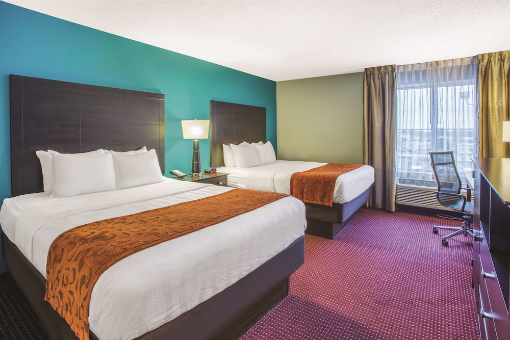 La Quinta Inn & Suites by Wyndham O'Fallon, IL - St. Louis