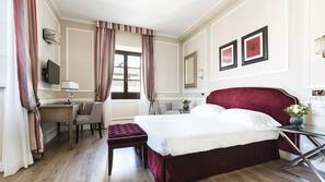 Minibar, coffre-forts dans les chambres, bureau, rideaux occultants