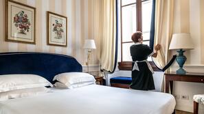 Minibar, coffre-forts dans les chambres, bureau, rideaux occultants