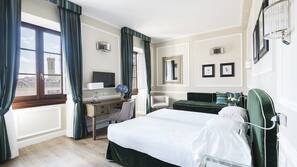 Minibar, coffre-forts dans les chambres, bureau, rideaux occultants