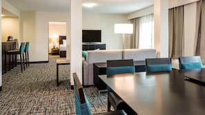 Premium bedding, in-room safe, desk, blackout drapes