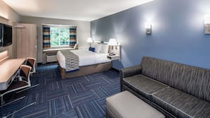 Premium bedding, desk, iron/ironing board, free WiFi