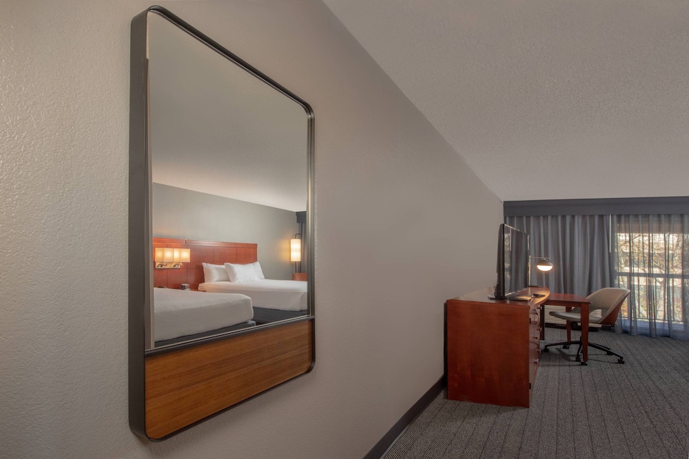 Courtyard by Marriott Frederick