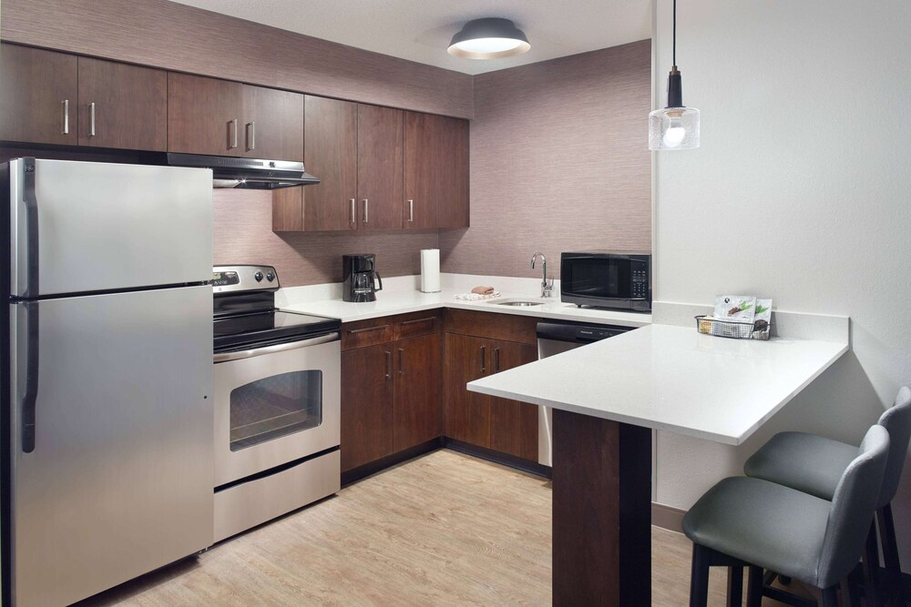 Private kitchen, Sonesta ES Suites Raleigh Cary