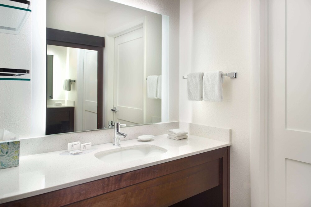 Bathroom, Sonesta ES Suites Raleigh Cary