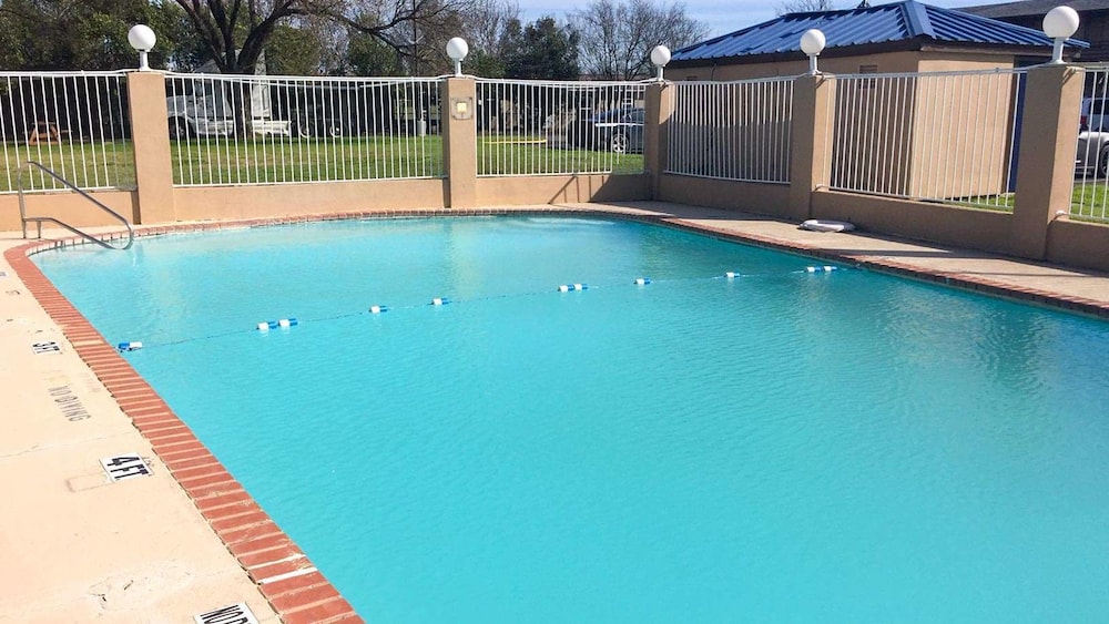 Pool, Motel 6 Waco, TX