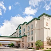 10 Best Hotels With Jacuzzis Hot Tubs In Tinley Park For 2020