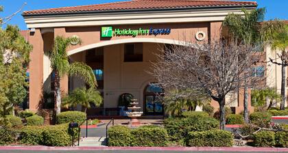 Holiday Inn Express Temecula, an IHG Hotel