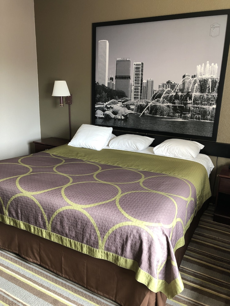 Room, Super 8 by Wyndham Aurora/Naperville Area