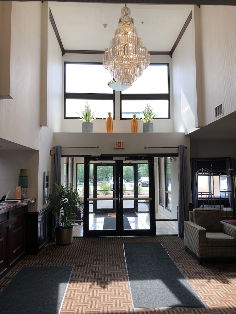 Lobby, Super 8 by Wyndham Aurora/Naperville Area