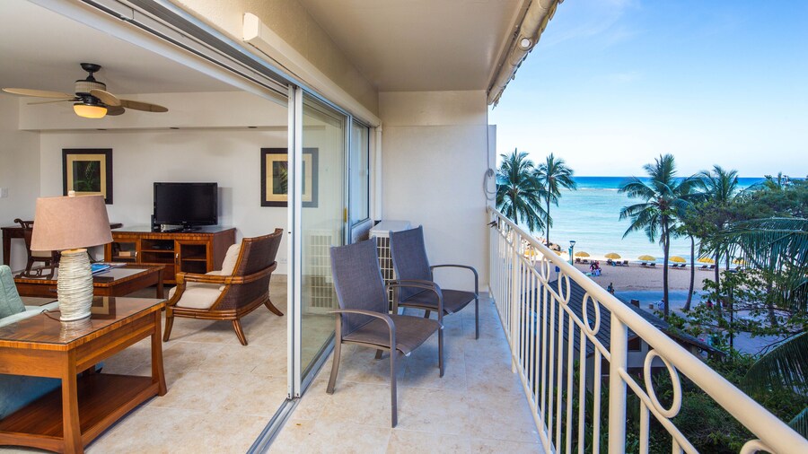 Castle Waikiki Shore