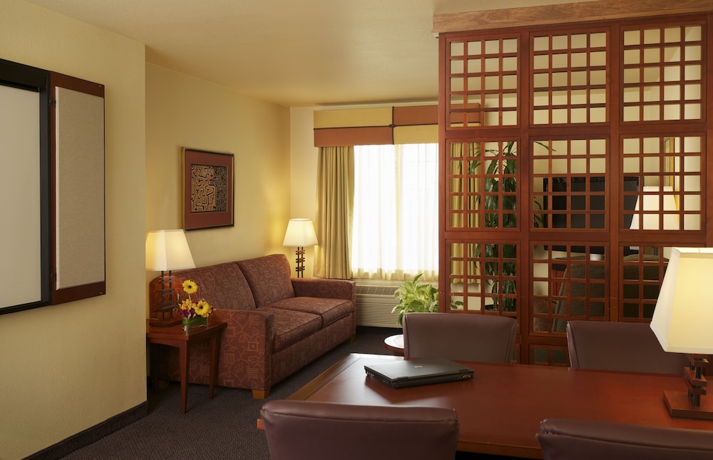 Larkspur Landing Folsom - An All-Suite Hotel