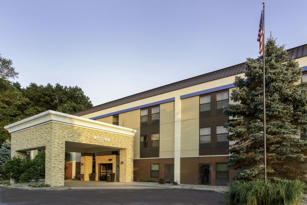 Hampton Inn Portage In Portage Hotel Rates Reviews On Orbitz