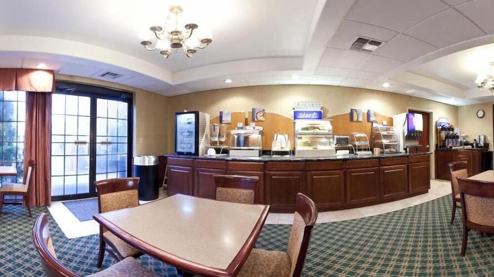 Holiday Inn Express Breaux Bridge, an IHG Hotel