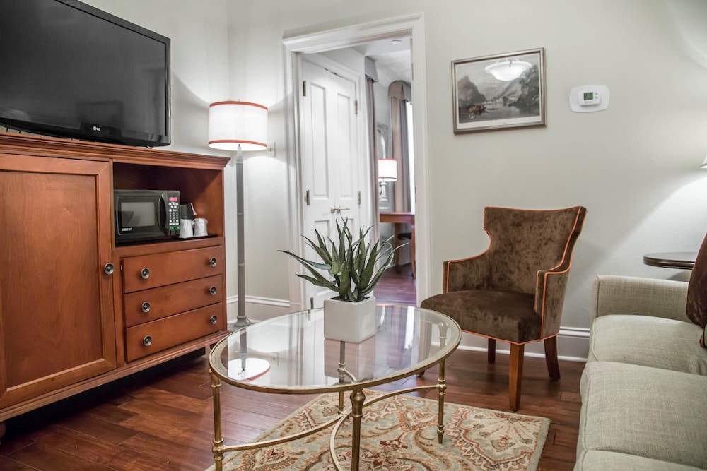 St James Hotel New Orleans Downtown French Quarter Area In New Orleans Hotel Rates Reviews On Orbitz St James Hotel New Orleans Downtown French Quarter Area In New Orleans Hotel Rates Reviews On Orbitz